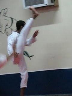 pratico tae kwon do a 1ano e 4 meses, e sou faixa azul tenho 17 anos nasci em rio bonito morei 6 anos em vila isabel , e vim morar casimiro de abreu a 11anos.