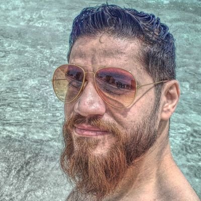 مسلم.مصري.أهلاوي
حر ف افكاري وأرائي ومعتقداتي.....
طول ما أحلامك في طوعك
كمّل وإمشي لـِ قُدام.
مش نهاية الكون وقوعك.