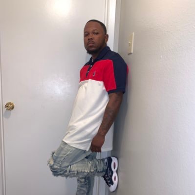 Da realist nigga walkin point blank period if yen real ion fuck wit ya