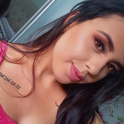 fariialarissa's profile picture. @fariialarissa