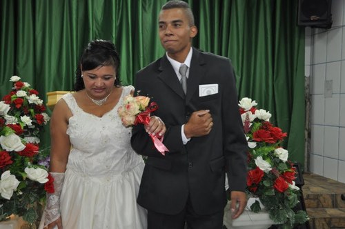 a paz do senhor jesus, está ai oque Deus faz com o homem tira do munturo,e da lama e faz um vaso de honra da uma familia e colocao como principe Deus abençoe