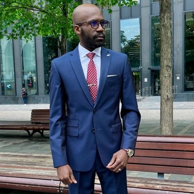 Études: Droit, Admin des affaires Job : Banque, Passion La Politique, Idéologie panafricanisme. 📍Montréal🇨🇦 from CONGO🇨🇬