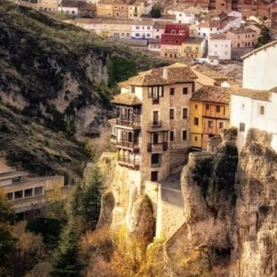 casada,católica,indignada con los políticos,defensora de ddhh.abogo x un mundo mas solidario y honesto. Divergente #NOCONSIENTO