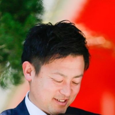 和歌山で小学校の先生をやってます。
モンスターペアレントと戦います。
民間企業→高校講師（野球部コーチ）→小学校教諭
投資興味あり/野球歴25年・守備と走塁で生きてきました/子ども2人/個人事業したい/歳上妻/日本史大好き/ゴルフ