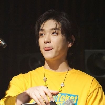 • N.fia who will attend their concert with potato lightstick 🥔🥔 •