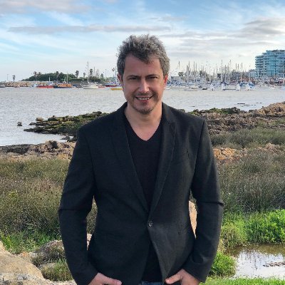 Periodista del diario El País de Montevideo. 32 años en la profesión. Autor de varias publicaciones. Músico amateur. Siempre aprendiendo.