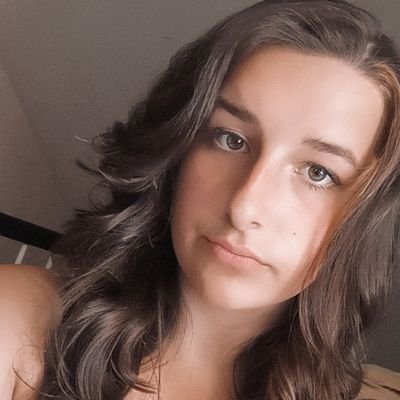 Adrianna_7399's profile picture. PHS
Connecticut.🌺
I graduate in 2025.🦋
👻age-1130