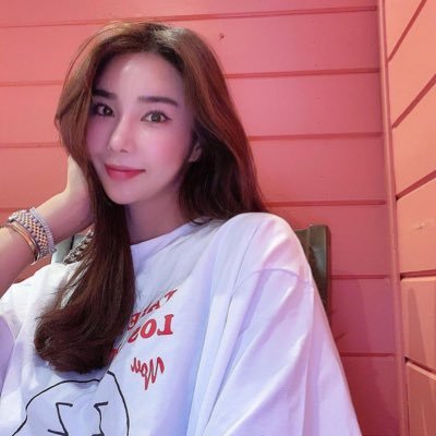 ZvmL8rucfIUPeJc's profile picture. Be an economically independent woman!