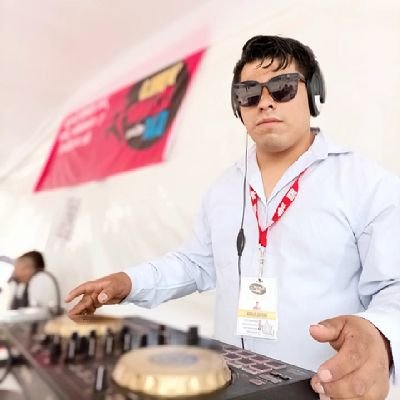 DJ. en eventos sociales bodas graduaciones XV años etc