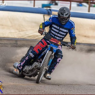 Speedway Rider
Kent MSDL 2022
#HTAFC fan
Doctor who fanatic
Actor