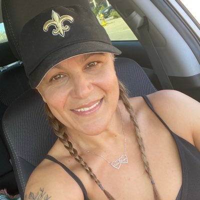 TeresaPaula8's profile picture. “My hearts bleeds green for Sporting CP, blue for the Leafs, Jays and Argos, and red for the Raptors and TFC” #aondevaiumvaotodos