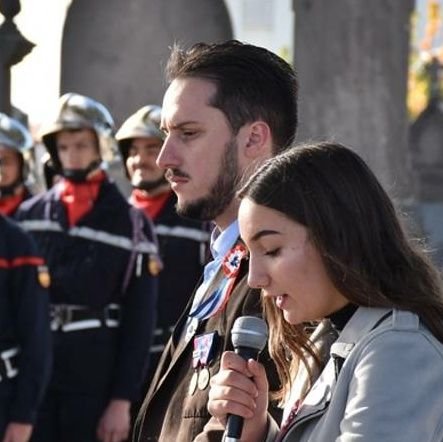 Professeur d'Histoire - Géographie & EMC.
Auteur sur l'Histoire de l'arme blanche française (XVIIIe - XIXe siècles).
Réserviste Citoyen - Armée de Terre.
FNAM.