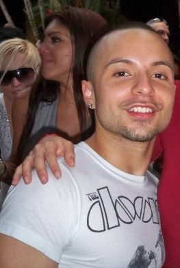 ronnie_m's profile picture. I barely use this. Follow me on Instagram: https://t.co/jibOJraDOD or add me on Facebook: https://t.co/7sMGzJftku