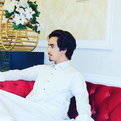 itskamranwazir's profile picture. When money speaks. No body checks the grammar.

Proud to be Muslim🕋 Pakistani🇵🇰 Pashtoon🚩 Wazir⚔️ Student📚 Textilian💼 Twitter🐦 @itskamranwazir
