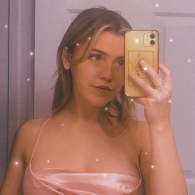 Your favorite girl next door 🧚🏻♀🍓 | 22 | pan | she/her | 18+ account | link for all full spicy content 🍒🍄