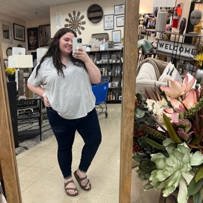 sasssyskye_'s profile picture. 26. swiftie. tampa n3. married @ctspeedy95 10/10/20