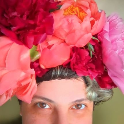 🇨🇴🏳️‍🌈🏳️‍⚧️ they/she is fine, florist & organizer @fourbudsfloral, recovering theater actor, former elected labor union officer, promoting obesity, acab