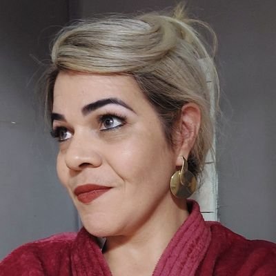 Sorria divirta se faça tudo que tiver vontade sem medo de ser feliz. pois o amanhã a Deus pertence. aproveite os momentos e torne cada um deles inesquecíveis.