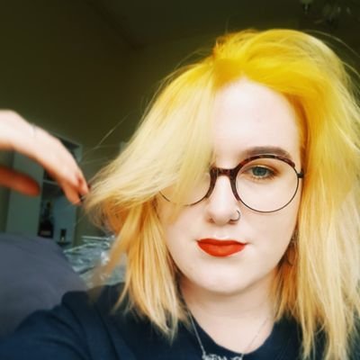 OhhhHiDoggy's profile picture. 80s goth mom or something