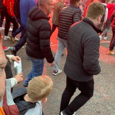 here, behind the windows of Manchester, there is an insane love of football, of celebration and of music - Eric Cantona 🐝
