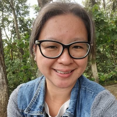 bya_akemi's profile picture. Mesmo quando me descuido, me desloco, me deslumbro perco o foco , perco chão e perco o ar, me reconheço em teu olhar que é o fio pra me guiar...de volta!!