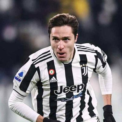 Innamorato di Juve e Reggina, pazzo del mare. Idoli: Ligabue, Laura Pausini, Vasco Rossi, Valentino Rossi, Bruce Springsteen, U2, Pink Floyd e Kobe Bryant.