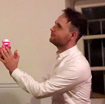 Warhly's profile picture. 😔