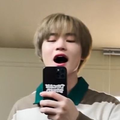 leletooni's profile picture. 