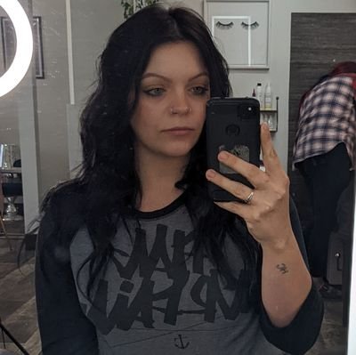 jasminedawnxo's profile picture. everything is better between bread