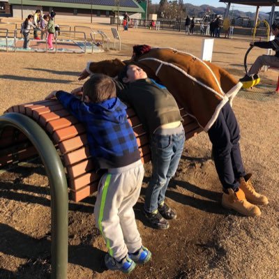リツイート・いいねばかりですみません💦 元5大商社どこか営業、アメリカ人🇺🇸の夫と小学生男の子二人、ゴールデンレトリバーの女の子を持つ、日本人であることを誇る、日本が大好きな生粋の日本人、平凡な主婦🍵日本保守党🇯🇵党員番号114xxx、まさる部員👓11xx、応援します!