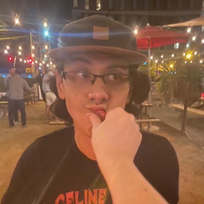 TrevorSWolfe's profile picture. gf really hot