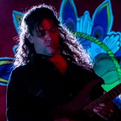 Músico, Guitarrista, Cantante, Compositor, Productor Artístico, Técnico de sonido y grabación