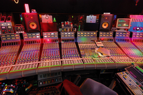 Fly On The Wall..
Working Hard At Honing My Audio Engineering/Production Skills
Doing What I Gotta Do To Meet God Half Way & Receive My Blessings!