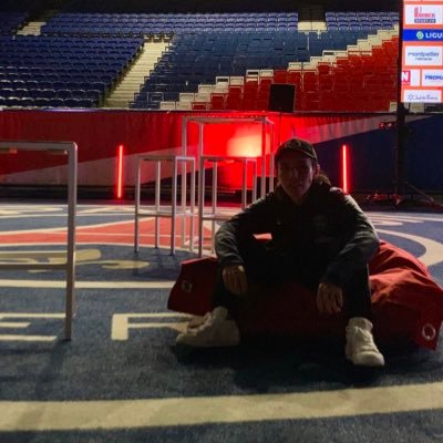 verderen's profile picture. サッカースタジアムとライブハウスによく出現する人。サッカーはTOKYO VERDY🇯🇵(DERLISTA)およびPARIS SAINT-GERMAIN🇫🇷(Virage Auteuil / Collectif Ultras Paris)。音楽は...ロックもパンクもヒップホップもなんでもこい!!