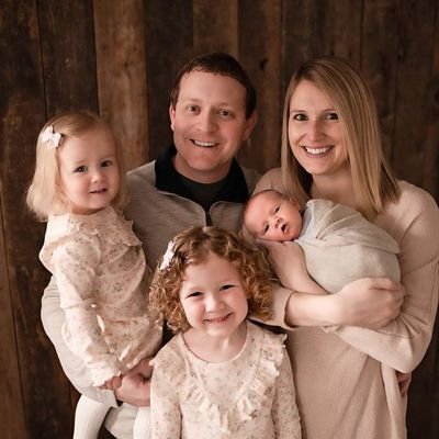 Wife. 💍👫 Mom. 👨‍👩‍👧‍👧 Coffee Lover. ☕ Husker Fan. 🏈 Travel Enthusiast. ✈ ⛱