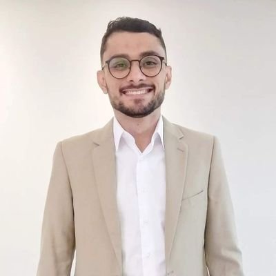 Seguidor do Mestre. Muito amor ao Deus trino, Família e a Igreja de Cristo.