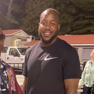 Husband ,Father ,entrepreneur x former college PG , educational assistant @ BHS, BHS boys basketball assistant, ETA thunder smith assistant 23’/25 #RepsMedia