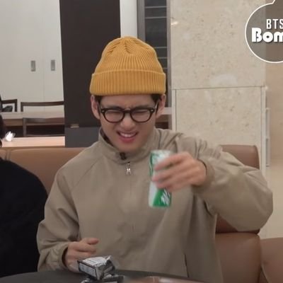 smLCiKfJ8VZx4N3's profile picture. Ｖ