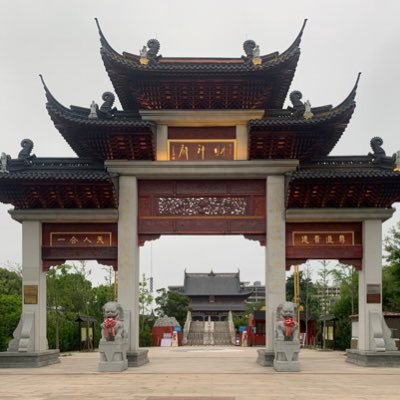 The often overlooked side of Shanghai by a 23-year resident. Coverage includes everything east of the Huangpu River.