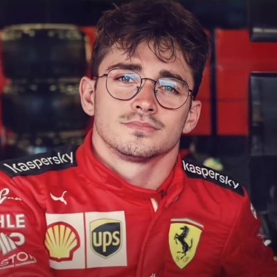 La mia vita è un pendolo che oscilla tra ansia, gatti, arte, studio, calcio e F1✨🏎⚽️