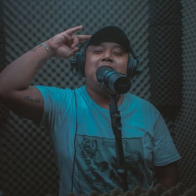 Joven escritor y cantante, con 22 años de edad que está emprendiendo en el música del Rap.