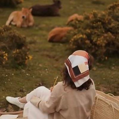 فيني لقبيلتي عشق فاض هالسماء يعني عسيريه ثم عسيريه ثم انتهى🥺