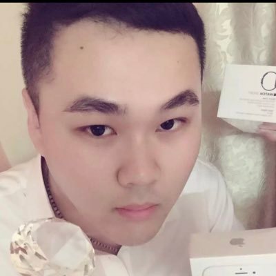 zhangde22004321's profile picture. 看大千世界