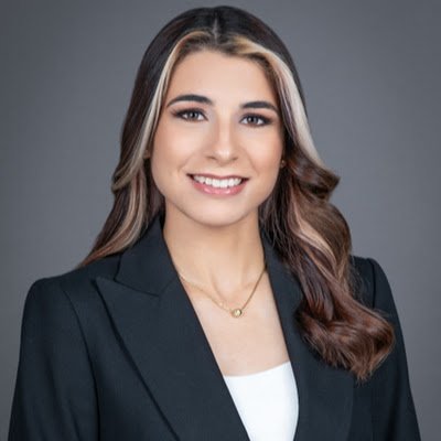 Aspiring Urologist• MS4 🩺• Spanish 🇪🇸 / Puertorican 🇵🇷• ☕️Coffee enthusiast• Fashion lover • Dog mom🐶• Real Madrid Fan ⚽️
