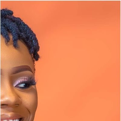 Mo__ril's profile picture. Economist|Data analyst|Makeup artist|Customer representative|