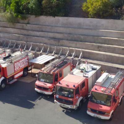 #bomberossinagua Bomberos de Las Palmas en lucha para recuperar algo de dignidad profesional. Sin agua, parques y vehículos en precario. Jefatura desaparecida