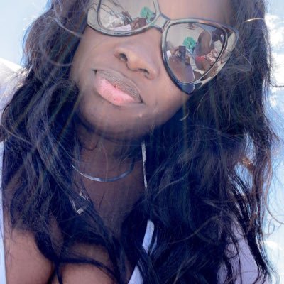 justLiveB's profile picture. 👑💅🏾💸 when life give you lemons, hustle HARDER 💪🏾