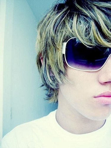 Sou o Matheus Tenho 17 Anos (Carinhoso pateta  Por Doritos) 
Quem não é ném So a fim De fazerr Amizde Que me conheçer pega msn matheus.eletrog3@hotmail.com