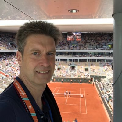 Schaut und spielt Tennis. Schreibt über den Sport  für https://t.co/XsFmpozIEj.