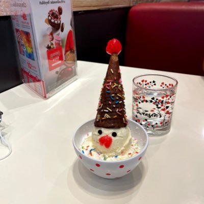 pongchar30618's profile picture. 